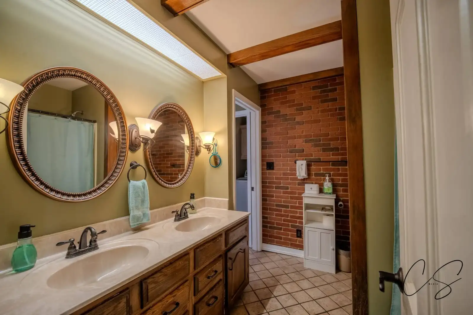 Modern Farmhouse — Image 4